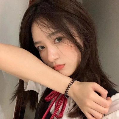 照片中的女孩
